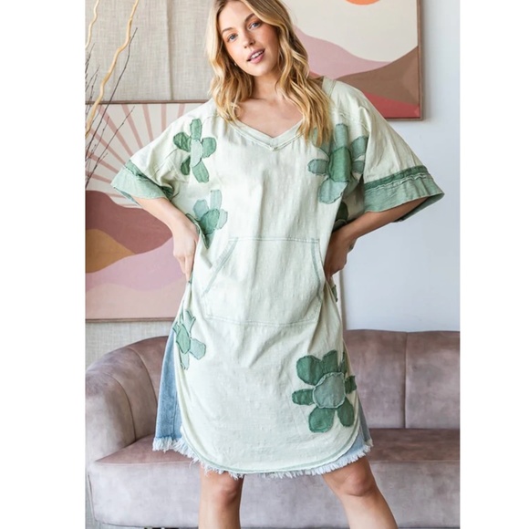 Oli & Hali Flower patch Color Block Pockets Tunic top - Picture 2 of 5